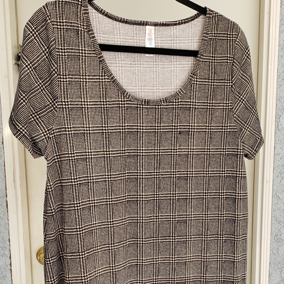 Lularoe EUC houndstooth classic tee - Picture 1 of 4